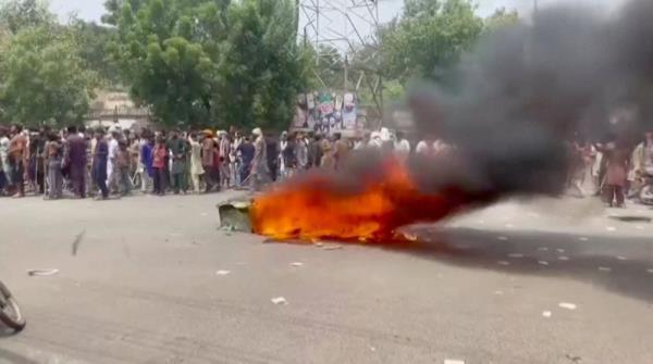 Troops deployed to guard Pakistani Christians after mob torches churches